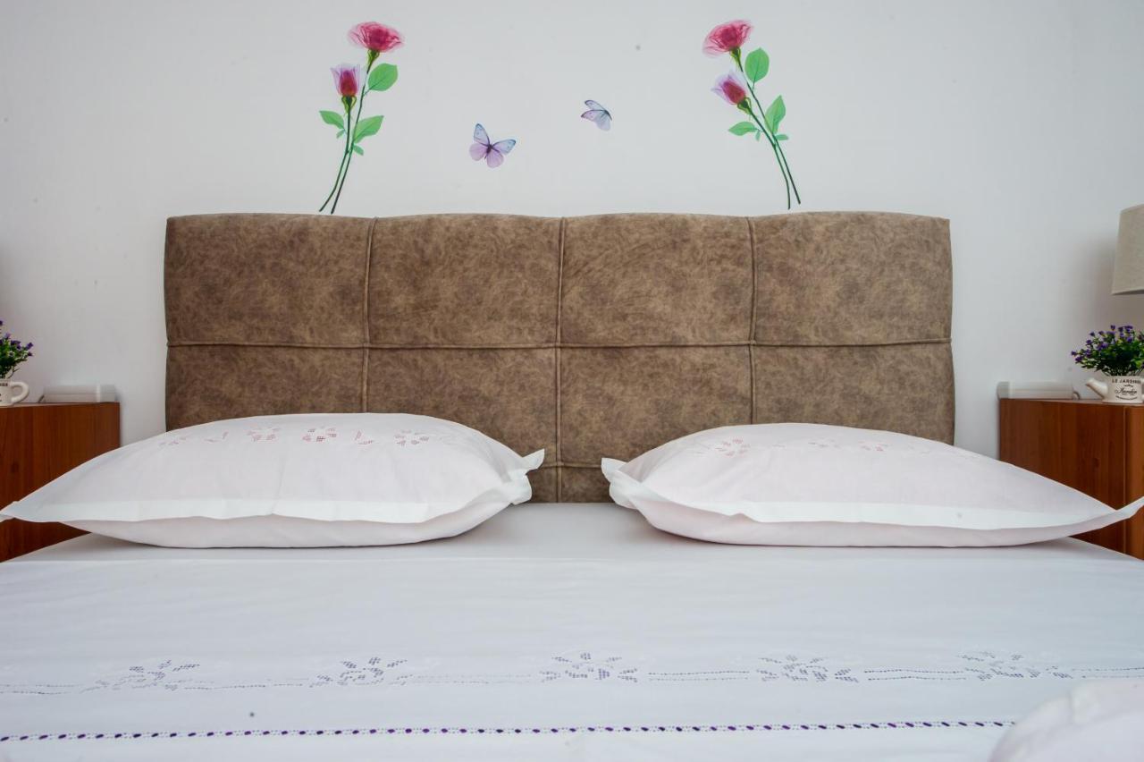 Apartments Nino Podstrana Ngoại thất bức ảnh