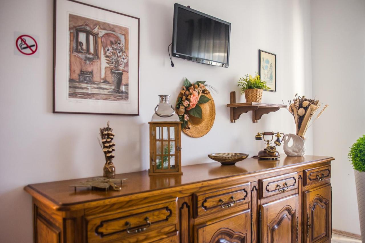 Apartments Nino Podstrana Ngoại thất bức ảnh